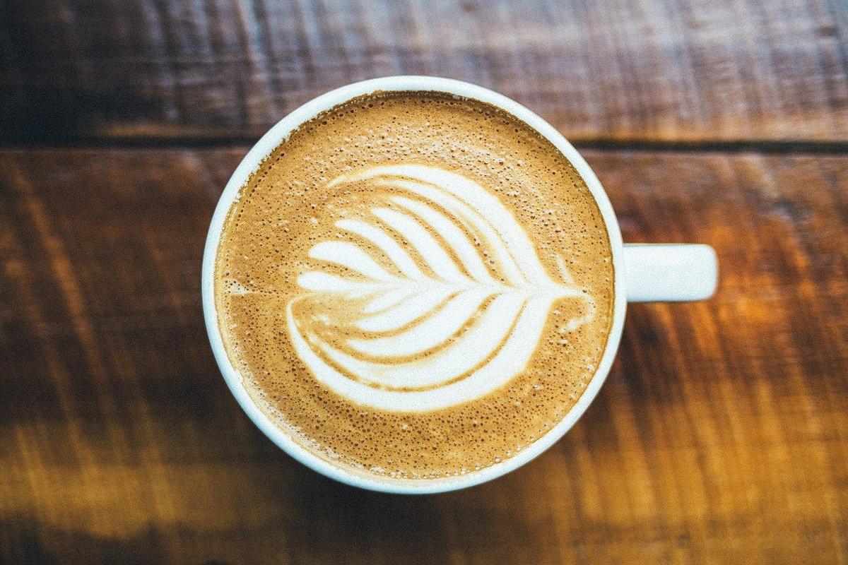 Latte macchiato, mocha, cappuccino – która kawa z mlekiem jest Twoją ulubioną?